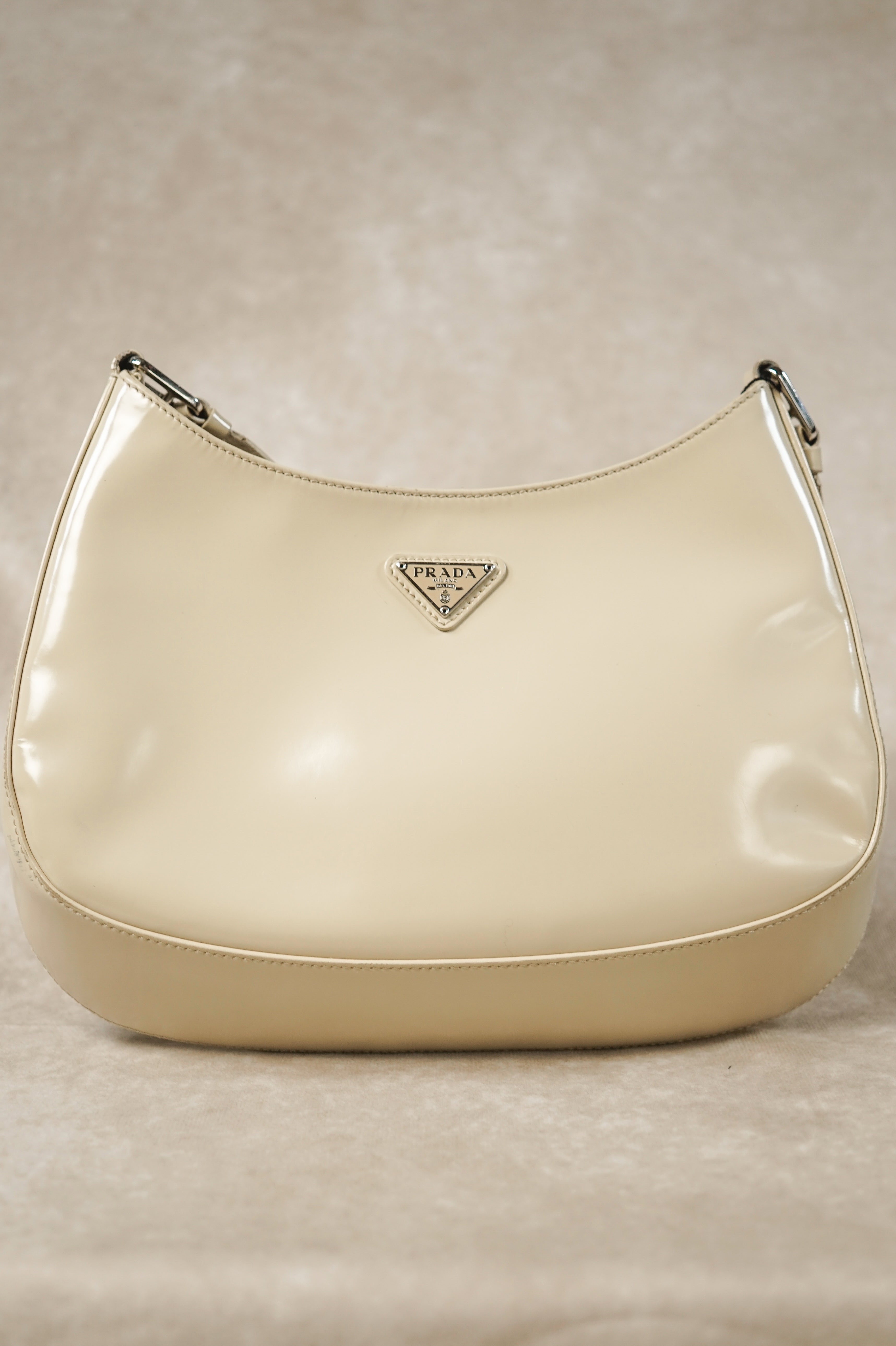 Prada Cleo Handtasche Beige