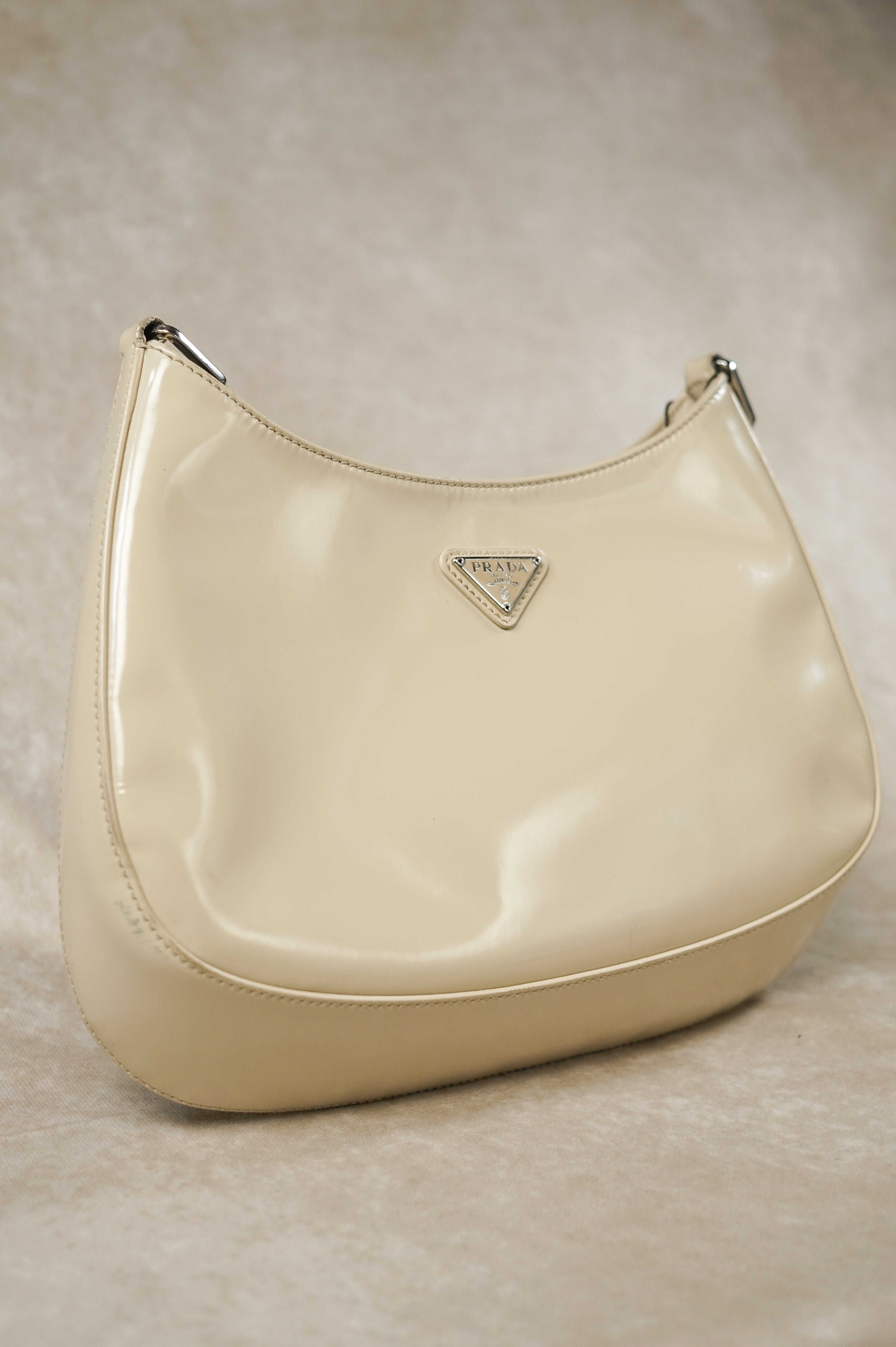 Prada Cleo Handtasche Beige