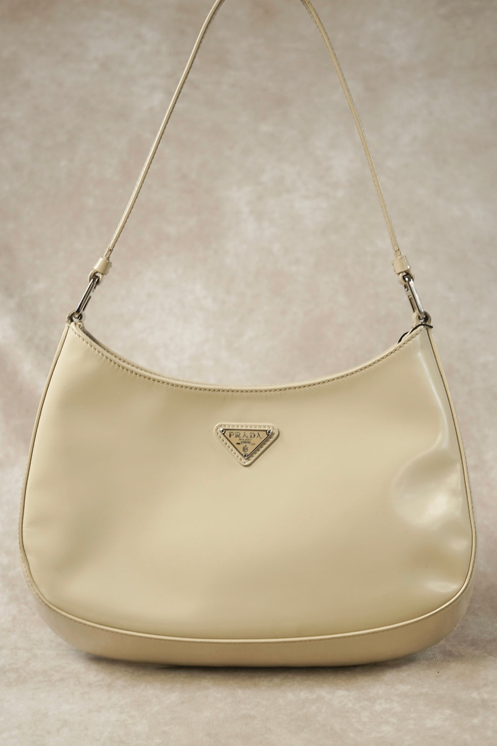 Prada Cleo Handtasche Beige