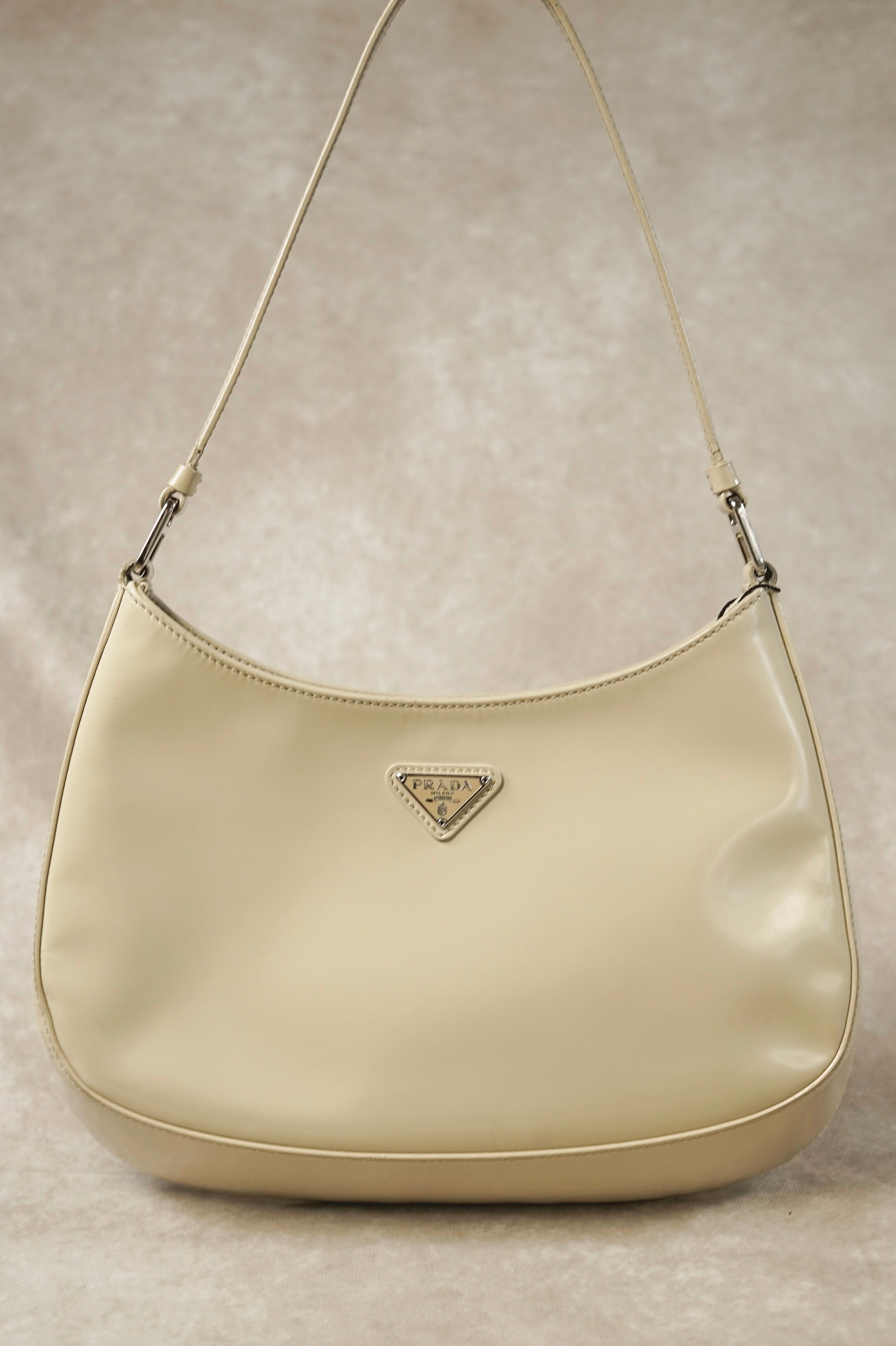 Prada Cleo Handtasche Beige
