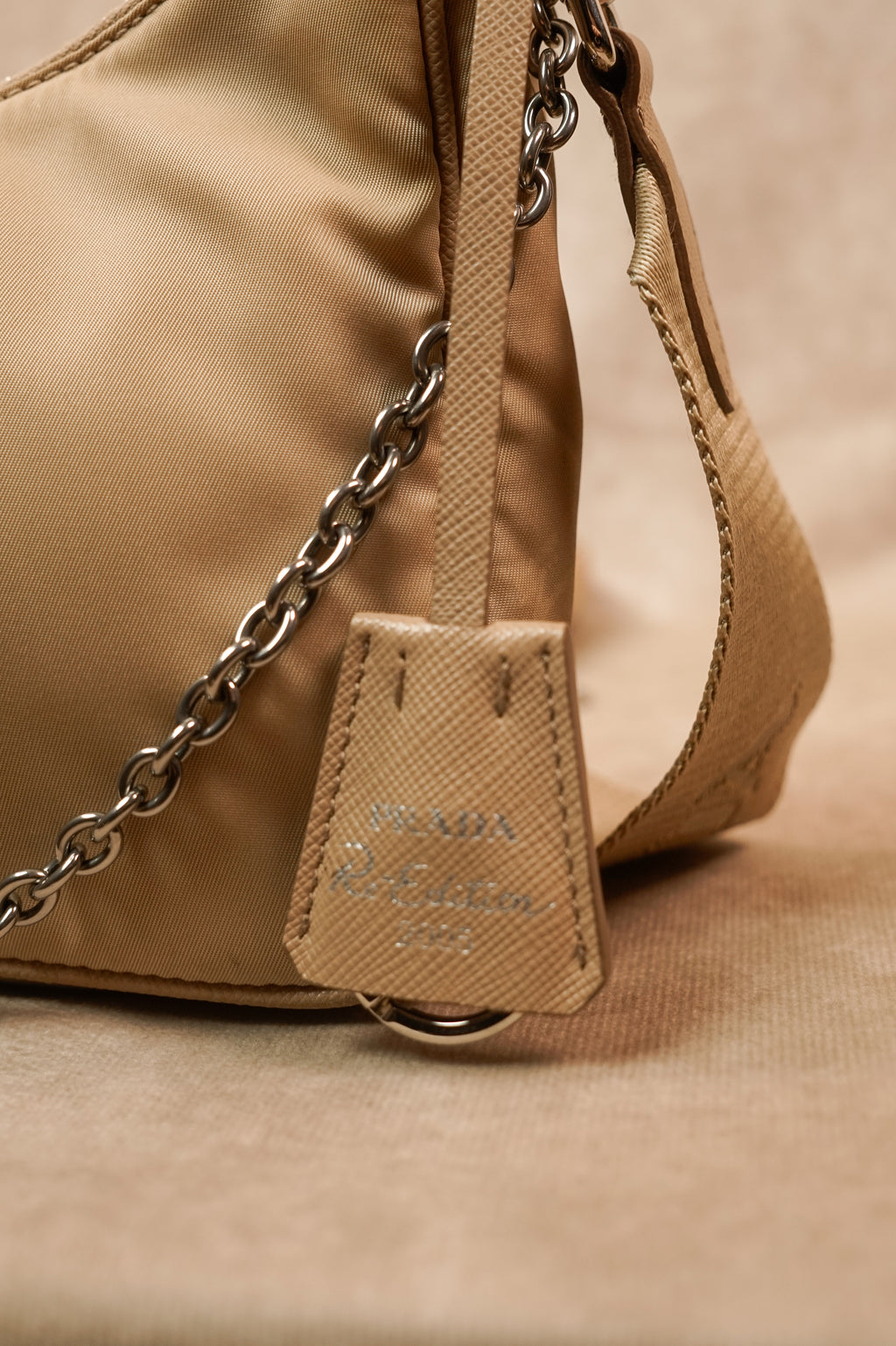 Prada re-Edition 2005 Handtasche Nylon Beige
