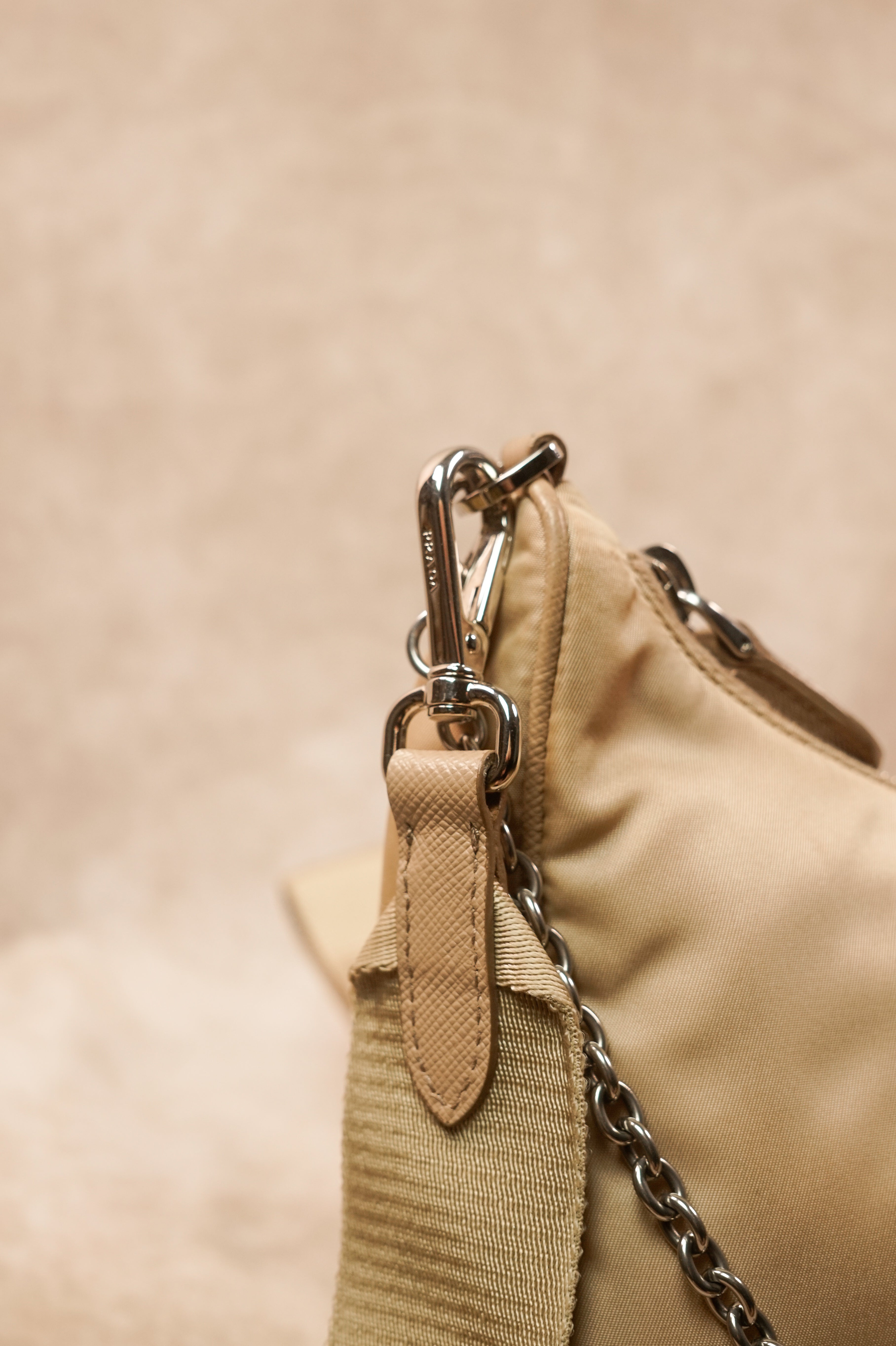 Prada re-Edition 2005 Handtasche Nylon Beige