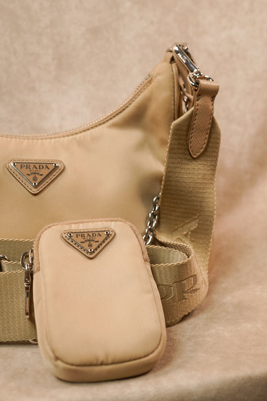 Prada re-Edition 2005 Handtasche Nylon Beige