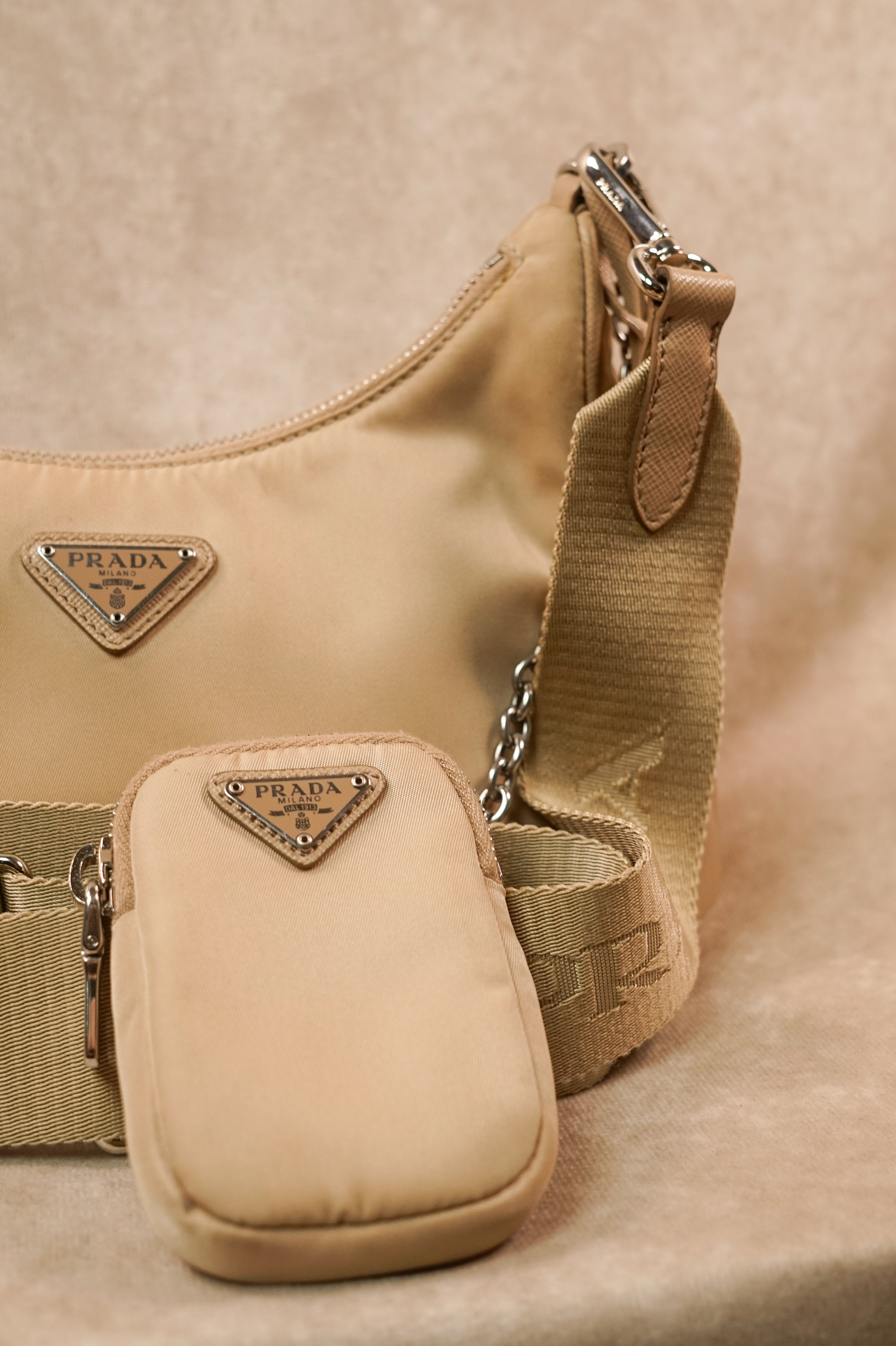 Prada re-Edition 2005 Handtasche Nylon Beige