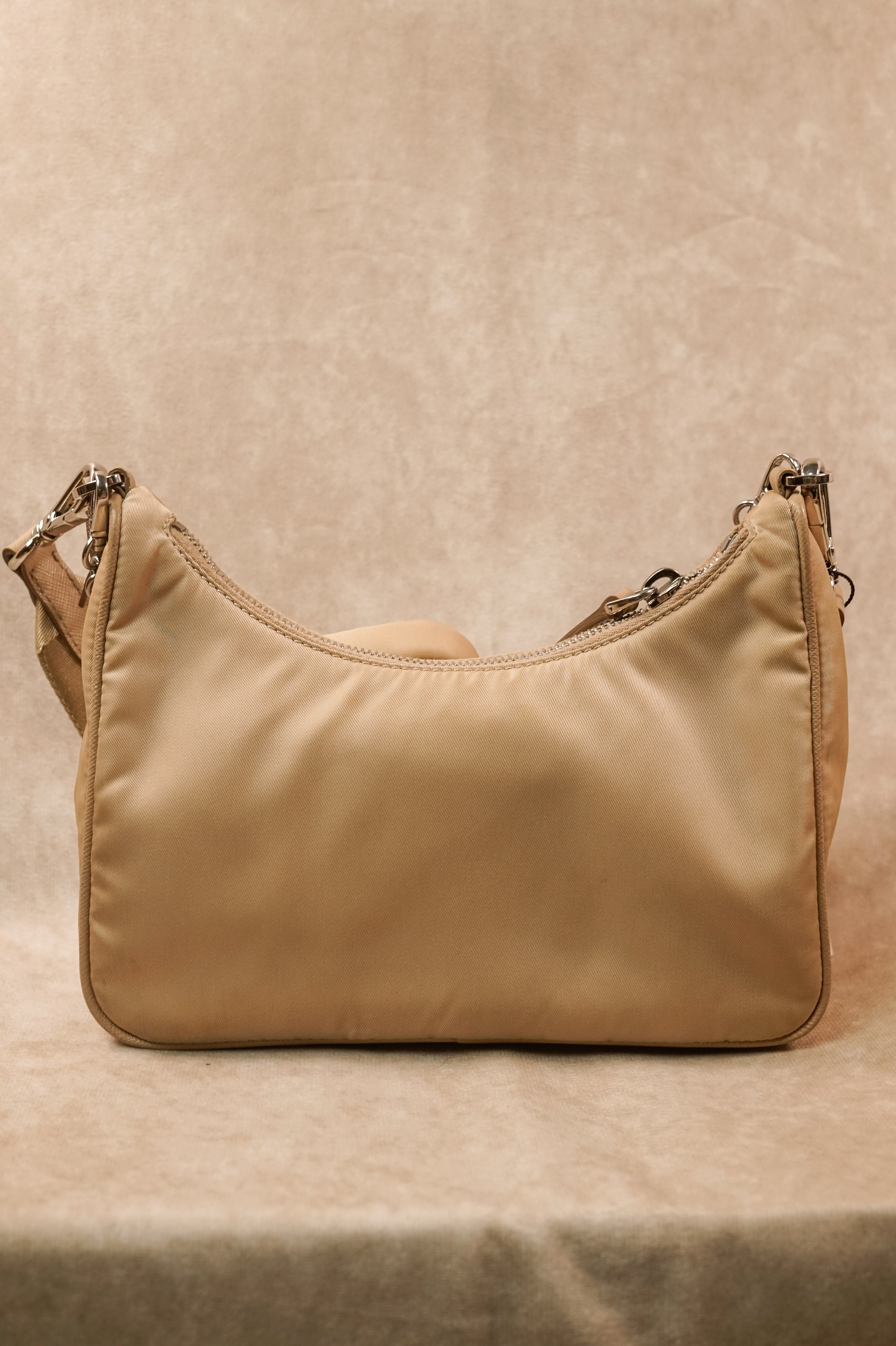 Prada re-Edition 2005 Handtasche Nylon Beige