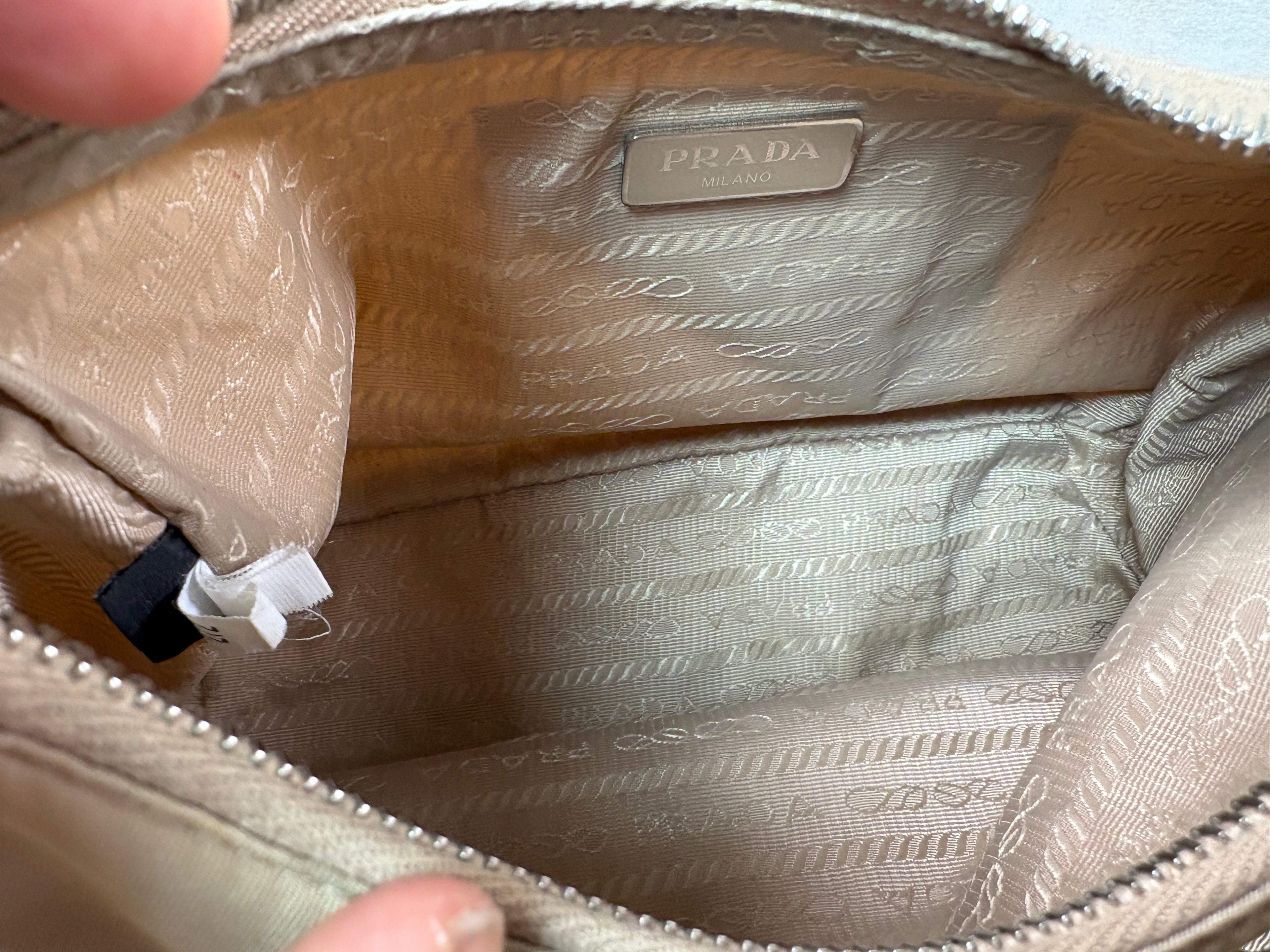 Prada re-Edition 2005 Handtasche Nylon Beige