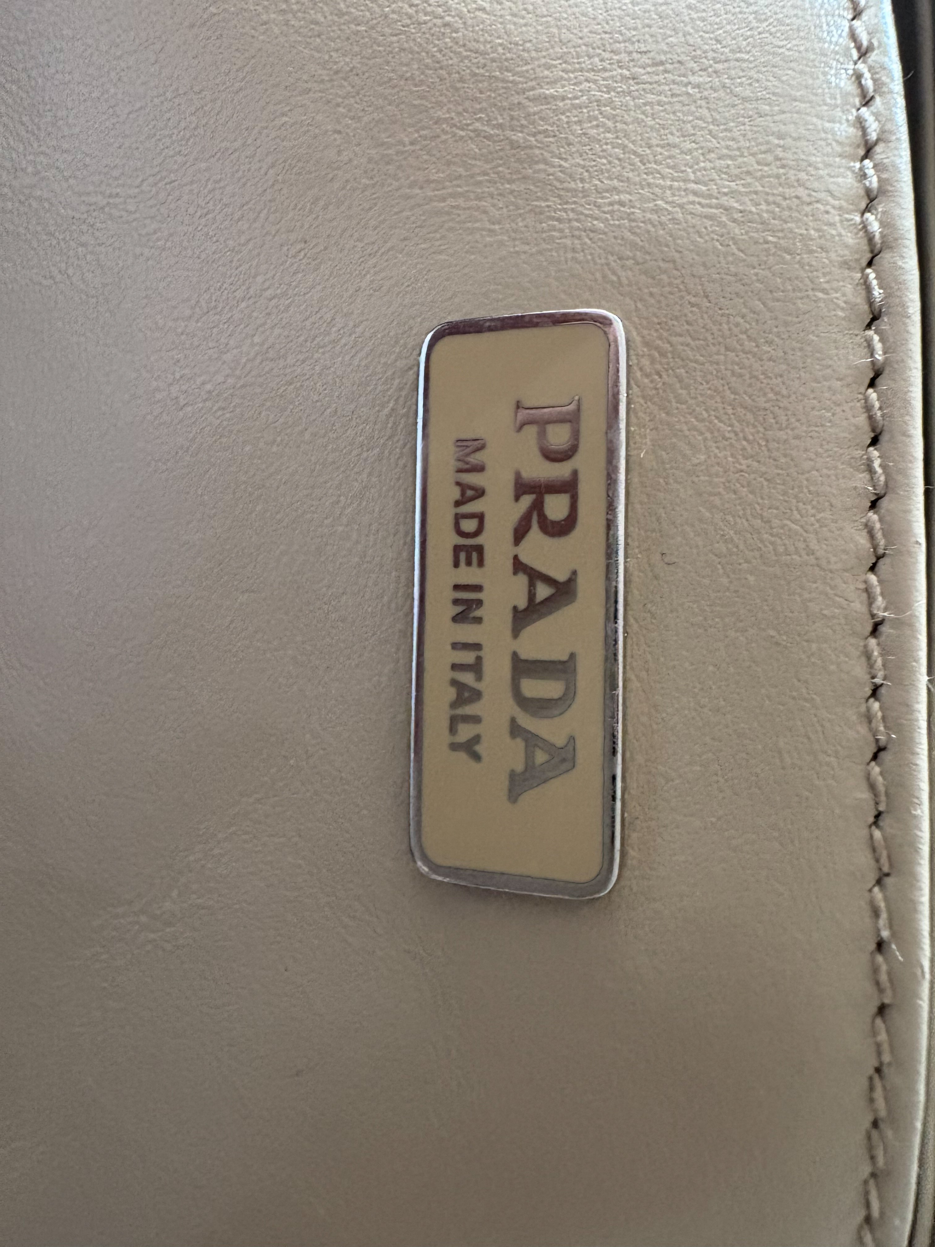Prada Cleo Handtasche Beige