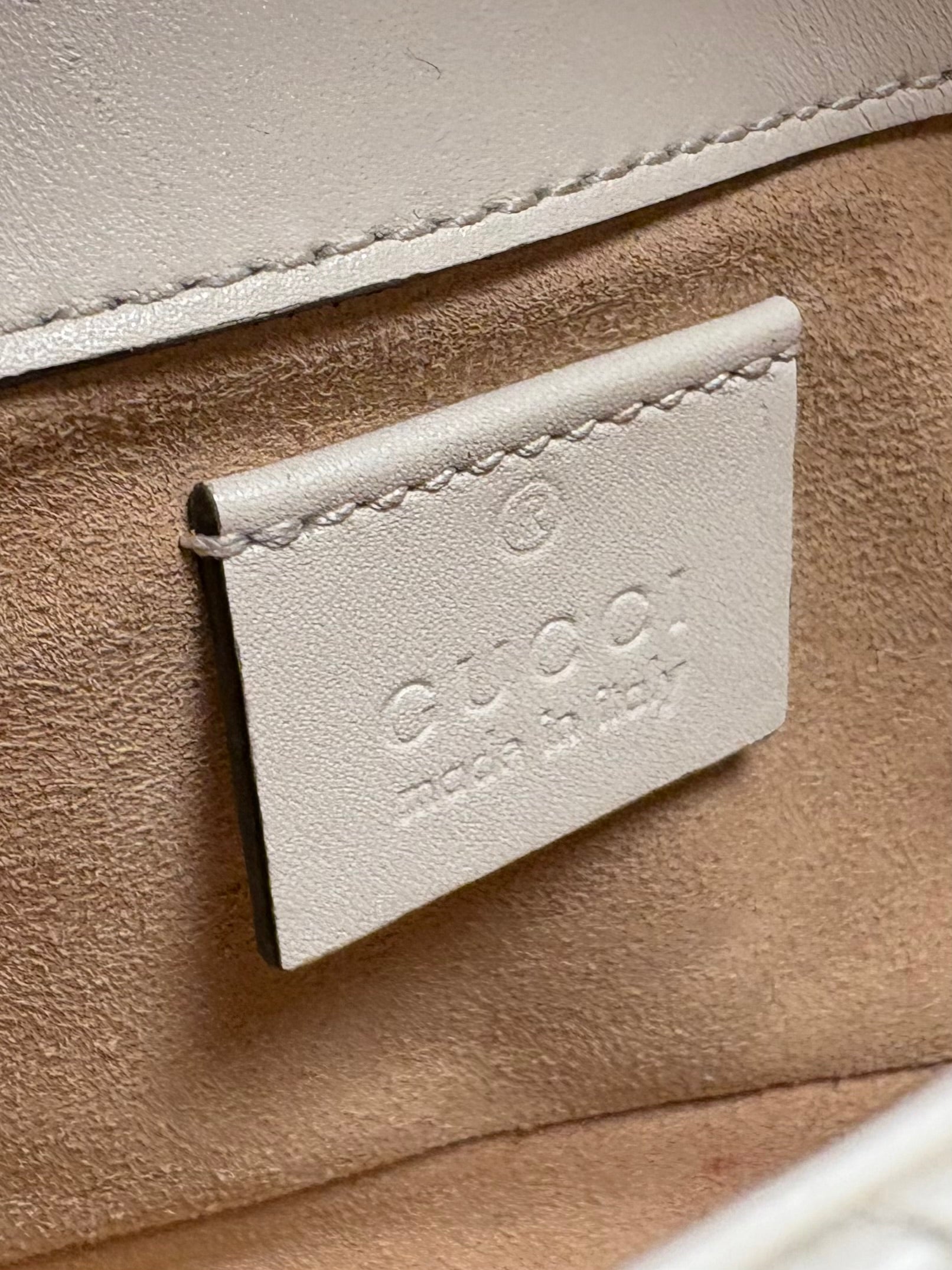 Gucci GG Marmont Flip Mini Leder Crossbody Tasche