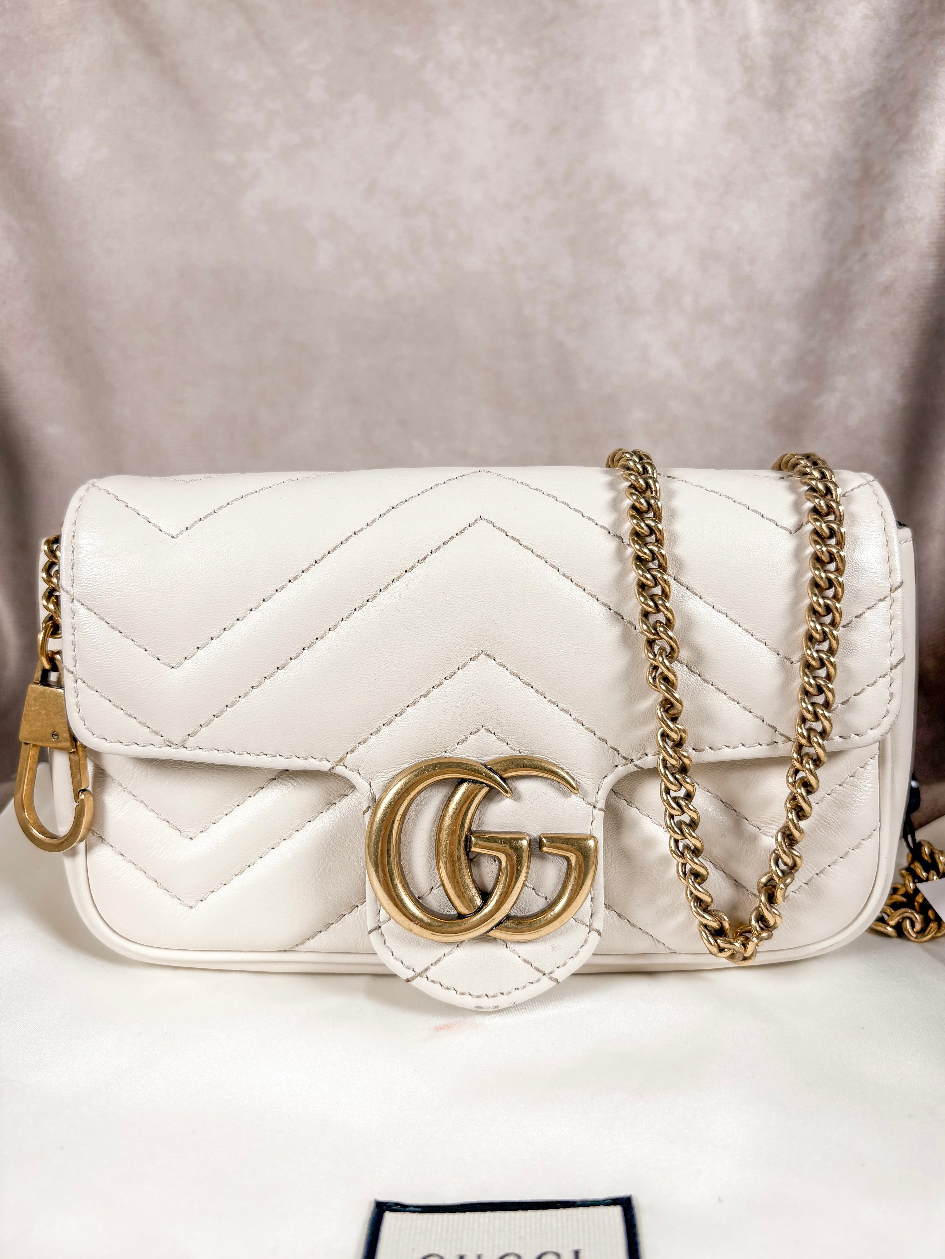 Gucci GG Marmont Flip Mini Leder Crossbody Tasche